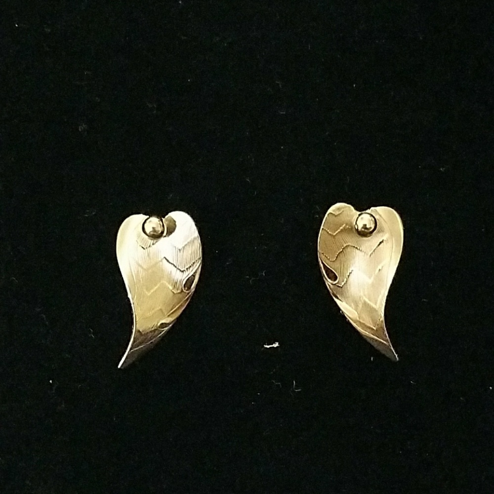 !!BUNDLE ME!! Heart shaped silver leaf earrings